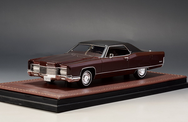 Lincoln Continental Coupe 1970 Red Stardust Irid GLM101001 Модель 1:43